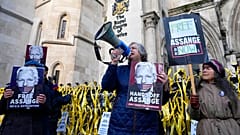 Proteste vor dem Gericht in London, das über Julian Assange urteilt