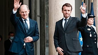 „Nagyon örülök, kedves Olaf" - barátságosan fogadta Macron az új német kancellárt