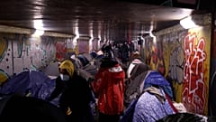 Paris: Flüchtslingscamp in Tunnel unter Stadtautobahn geräumt