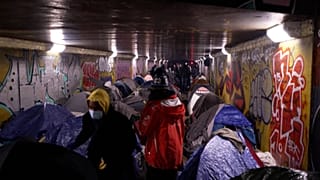 Paris: Flüchtslingscamp in Tunnel unter Stadtautobahn geräumt
