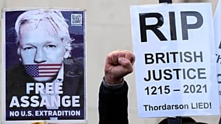 Fellebbeznek Julian Assange védői a londoni felsőbíróság ítélete ellen 