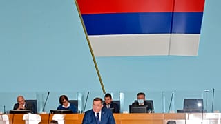 Ομιλία του Μίλοραντ Ντόντικ στο κοινοβούλιο των Σερβοβόσνιων στην Μπάνια Λούκα