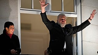 Дмитрий Муратов и Мария Ресса на балконе ратуши Осло после вручения Нобелевской премии мира, 10 декабря 2021 г. 