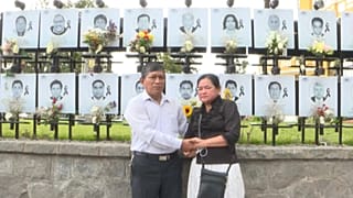 Retratos de los médicos muertos por COVID