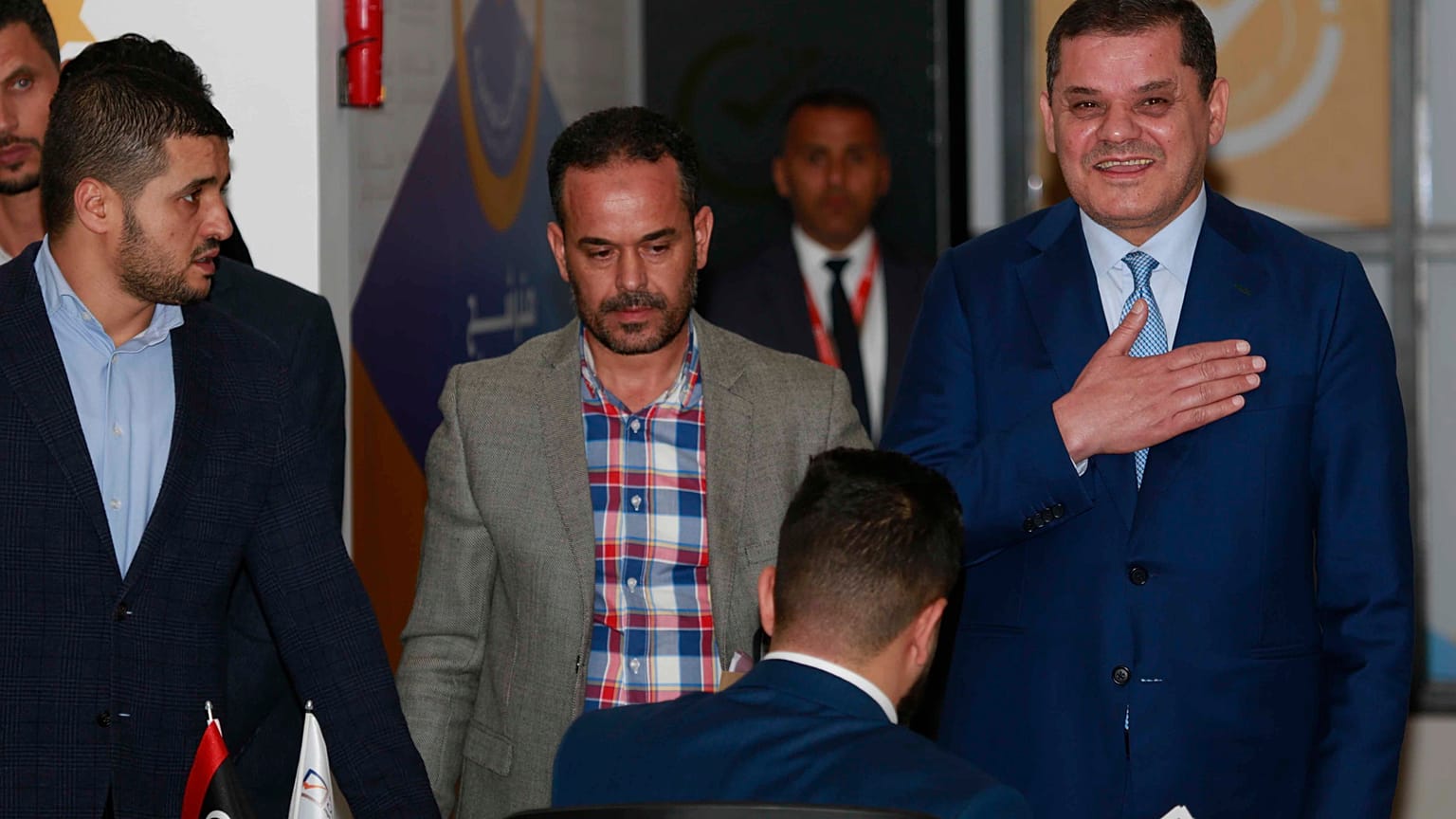 رئيس حكومة الوحدة الوطنية الليبية المؤقتة، عبد الحميد الدبيبة يرفع أوراق ترشيحه لرئاسة البلاد إلى مقر الهيئة العليا