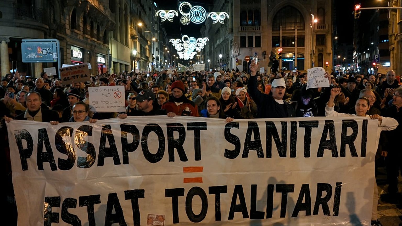 Mesures anti-Covid : nouvelles manifestations de colère des anti-pass en Europe