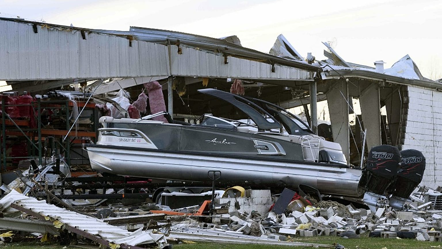 Stati Uniti, il giorno dopo la furia del tornado: morti e devastazioni in 5 Stati