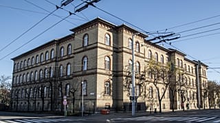 Archív fotó: az Uzsoki utcai kórház egyik épülete Zuglóban