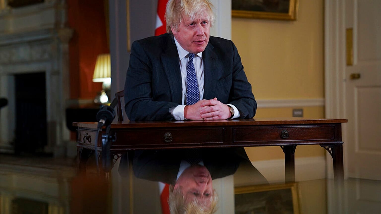Le Premier ministre britannique Boris Johnson lors de son allocution télévisée, annonçant un "raz-de-marée Omicron", le 12 décembre 2021