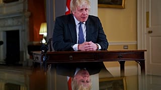 Le Premier ministre britannique Boris Johnson lors de son allocution télévisée, annonçant un "raz-de-marée Omicron", le 12 décembre 2021