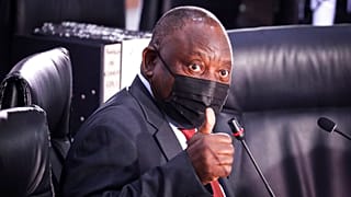 Presidente sul-africano testa positivo à Covid-19