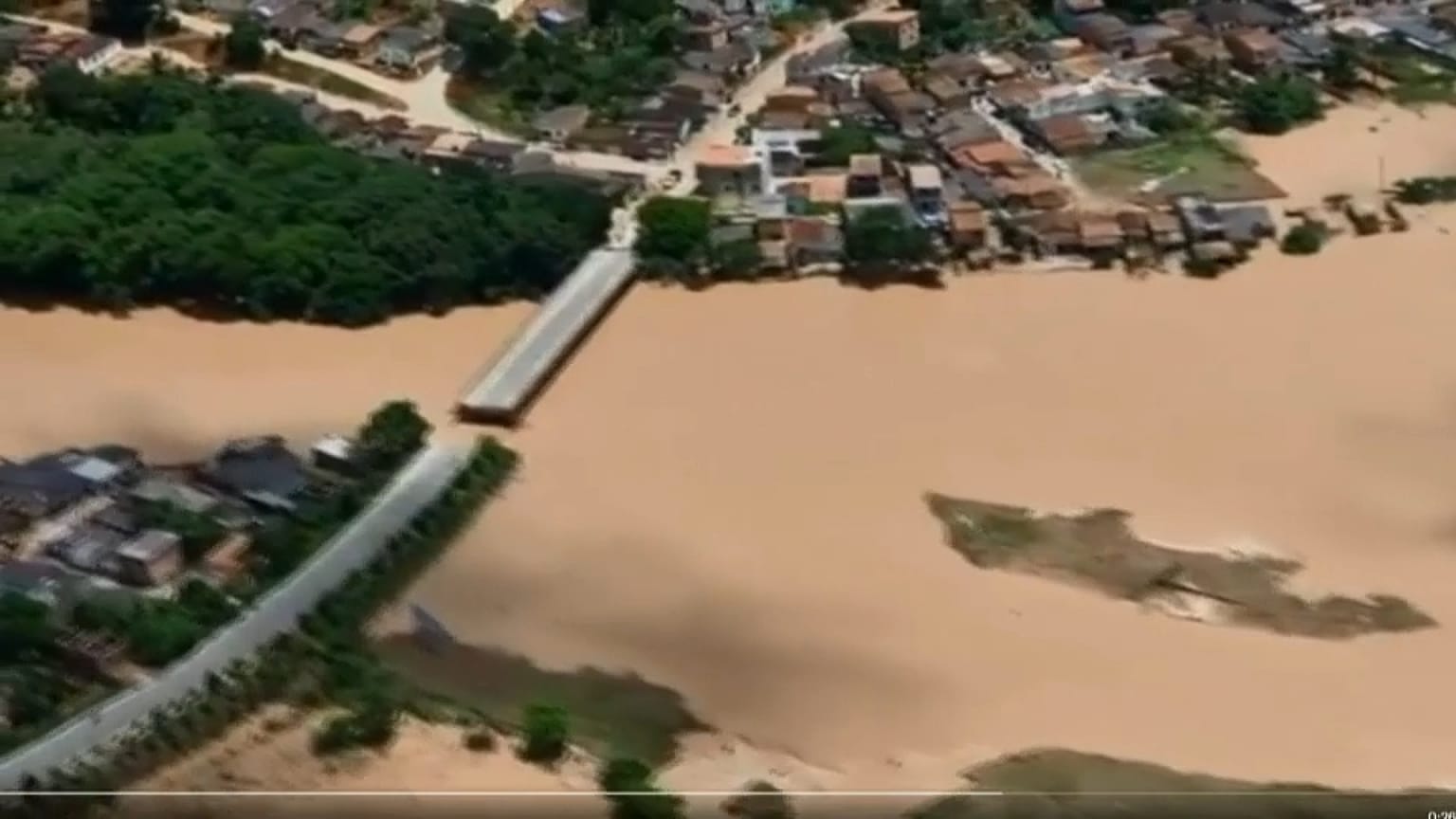 Cheias atingiram os estados de Bahia e Minas Gerais