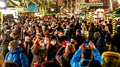 Maskenpflicht auf dem Weihnachtsmarkt in Frankfurt