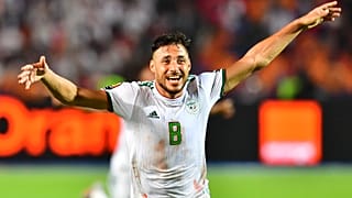 يوسف بلايلي بعد فوزه في نهائي كأس إفريقيا 2019 بين السنغال والجزائر على استاد القاهرة الدولي في مصر 2019.