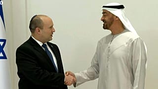 رئيس الوزراء الإسرائيلي نفتالي بينيت يرفقة ولي عهد أبوظبي الشيخ محمد بن زايد آل نهيان.