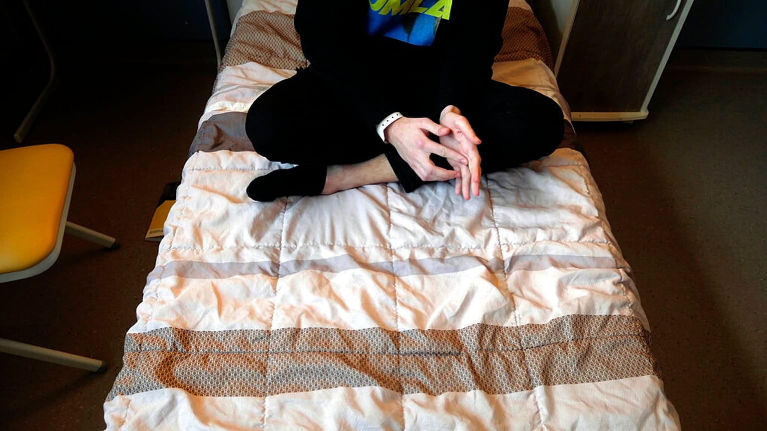 Nathan, un étudiant de 22 ans au sein de l'hôpital psychiatrique de Rouvray