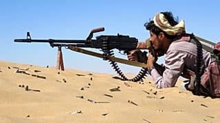 مقاتل من مؤيدي الحكومة الشرعية في اليمن جنوب مأرب