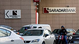 أمام بنك سرادار في بيروت، لبنان، 30 تشرين الثاني/نوفمبر 2018