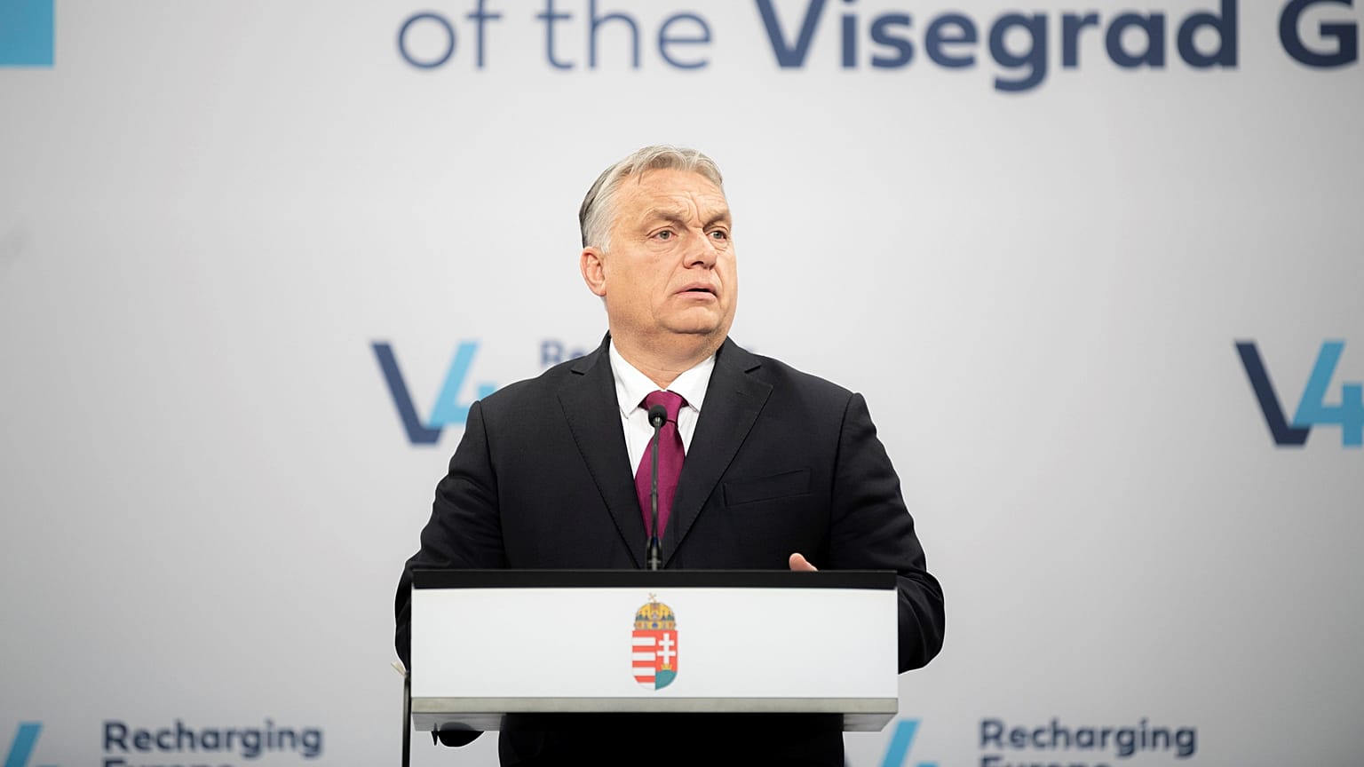 Orbán Viktor miniszterelnök a francia államfő és a V4-ek vezetőinek közös sajtótájékoztatóján