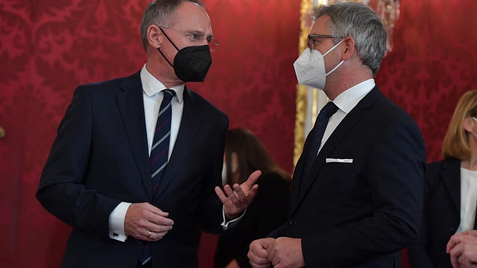 Gerhard Karner (L) alongside Austria's newly appointed Minister of Finance Magnus Brunner (R).