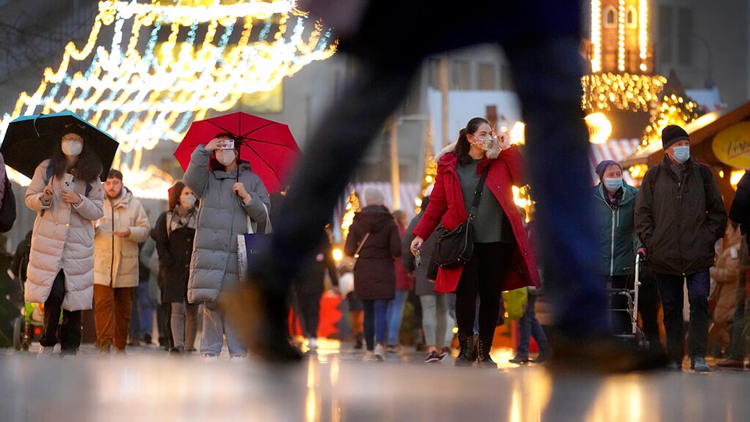 Auf dem Weihnachtsmarkt am Breitscheidplatz in Berlin