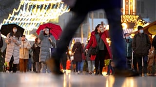 Auf dem Weihnachtsmarkt am Breitscheidplatz in Berlin