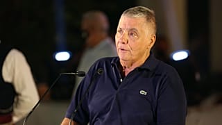 Ο πρόεδρος του Κ.ΕΛ.ΑΝ Γιώργος Τράγκας μιλά κατά τη διάρκεια της συγκέντρωσης στην πλατεία Μεγάλου Αλεξάνδρου