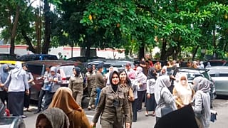 Εκκένωση δημόσιου κτιρίου στην Ινδονησία μετά τον ισχυρό σεισμό