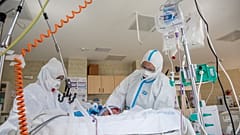 Jelenleg 6507 koronavírusos beteget ápolnak kórházban, közülük 563-an vannak lélegeztetőgépen