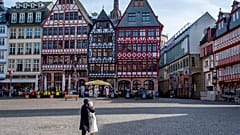 Frankfurt'taki Roemerberg Meydanı