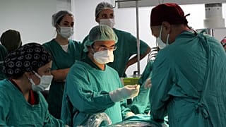Tıbbi cihaz sektöründeki firmalar, kamu ve üniversite hastanelerinden 19 aydır alacaklarını tahsil edemiyor.