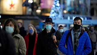 La Cámara de los Comunes dice "sí" al pase COVID en lugares públicos de Inglaterra