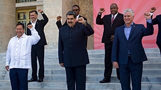 Los líderes de la ALBA posan en una foto de familia al inicio de cumbre que han celebrado en Cuba