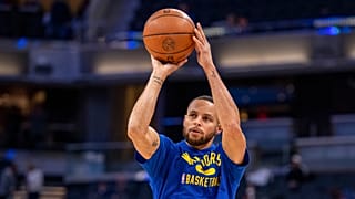 Stephen Curry durante um aquecimento, na segunda-feira