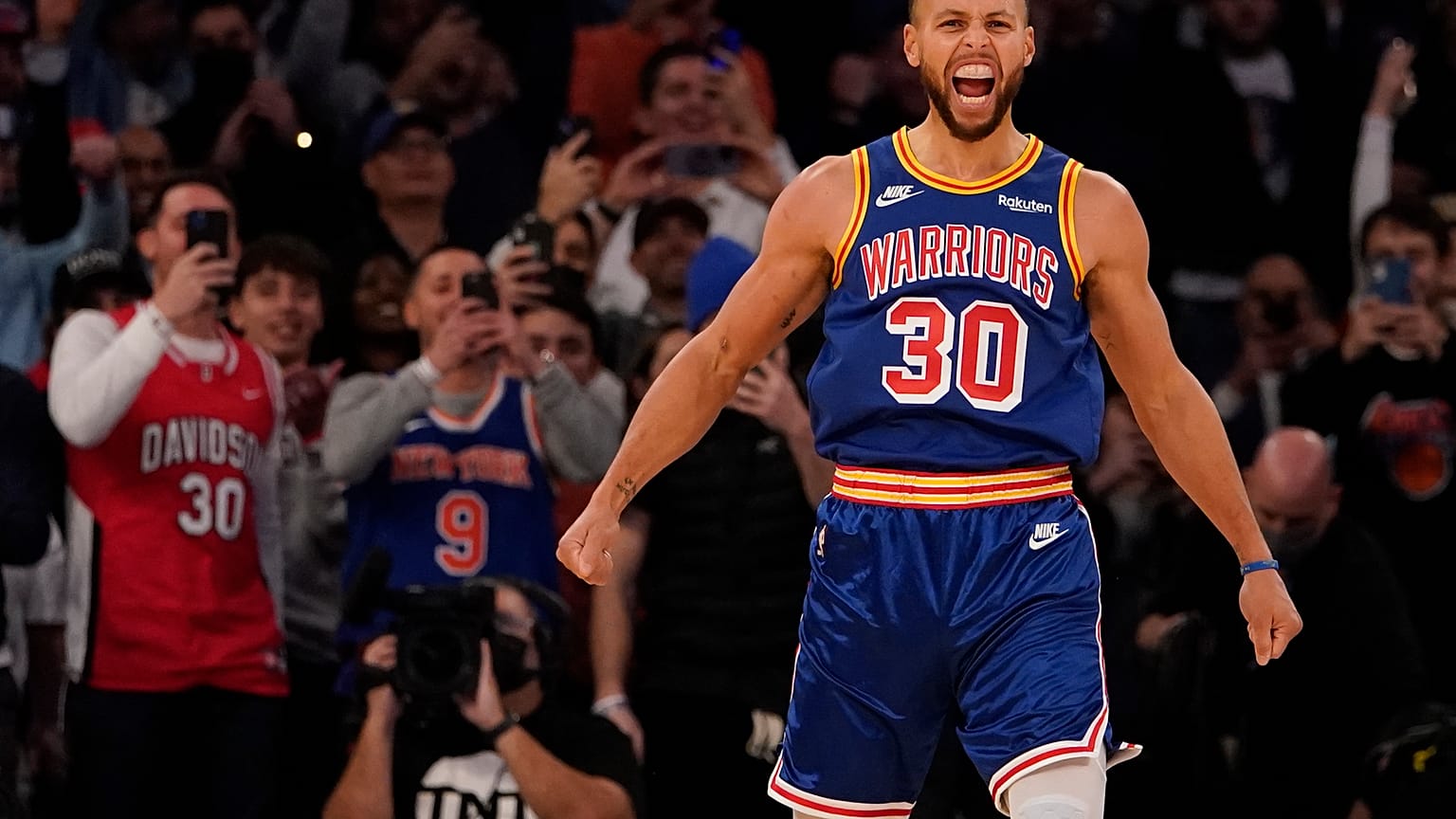 Stephen Curry au Madison Square Garden après son record de tir à 3 points, New York, États-Unis, 14 décembre 2021