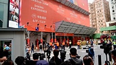 Aufs Dach geflüchtet: 12 Verletzte bei Hochhaus-Brand in Hongkong
