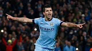 سيرخيو أغويرو  خلال مباراة مع مانشستر سيتي