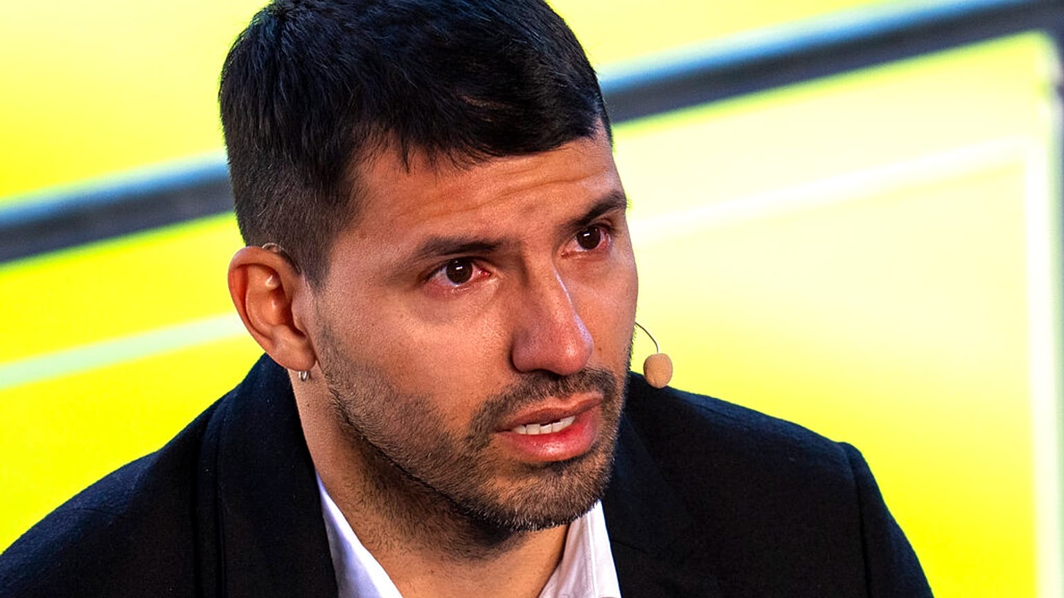 L'addio tra le lacrime di Sergio Agüero. L'argentino smette di giocare