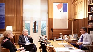 Ο Κυριάκος Μητσοτάκης με τους δημοσιογράφους της Handelsblatt
