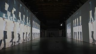 Un particolare della mostra di Bruce Nauman a Venezia.