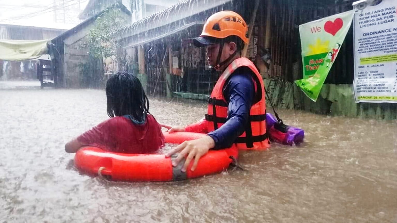 Les services de secours largement mobilisés aux Philippines face à la menace du typhon Rai - Cagayan de Oro City (sud du pays), le 16/12/2021