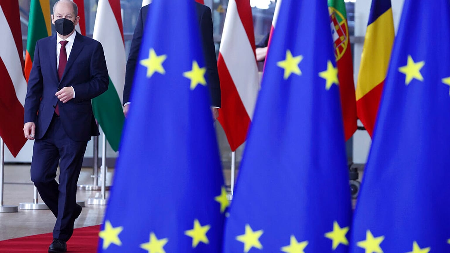 Der deutsche Bundeskanzler Olaf Scholz bei seinem ersten EU-Gipfel