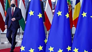 Der deutsche Bundeskanzler Olaf Scholz bei seinem ersten EU-Gipfel
