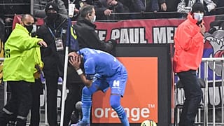 Dimitri Payet a reçu une bouteille d'eau au visage lors d'un match à Lyon, le 21 novembre
