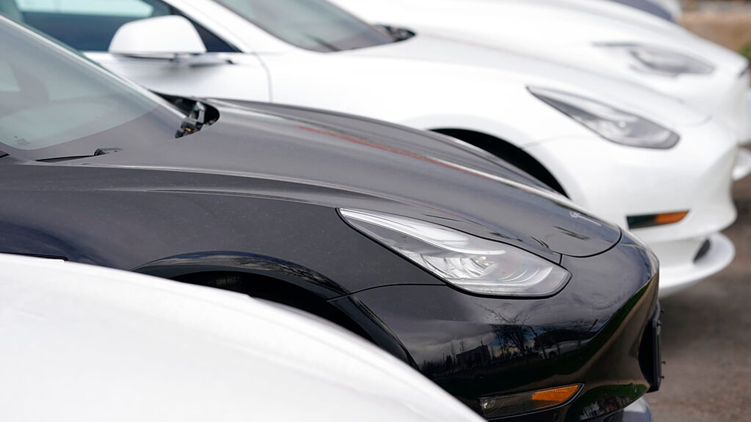 Ein Tesla 3 - das meistverkaufte E-Auto in Frankreich - war in einen Unfall verwickelt - Symbolbild