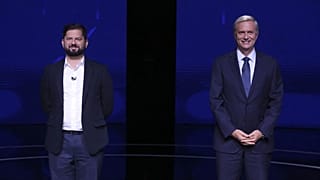Gabriel Boric (à gauche) et José Antonio Kast s'affrontent lors d'un deuxième tour historique pour le Chili