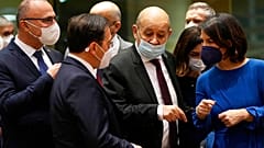 Jean-Yves Le Drian habla con la ministra de Exteriores de Alemania, Annalena Baerbock, Bruselas, Belgica 13/12/2021