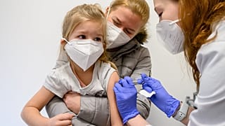 La campagne de vaccination des enfants de 5 à 11 ans a débuté en Italie, Espagne, Finlande, Allemagne, Autriche et France