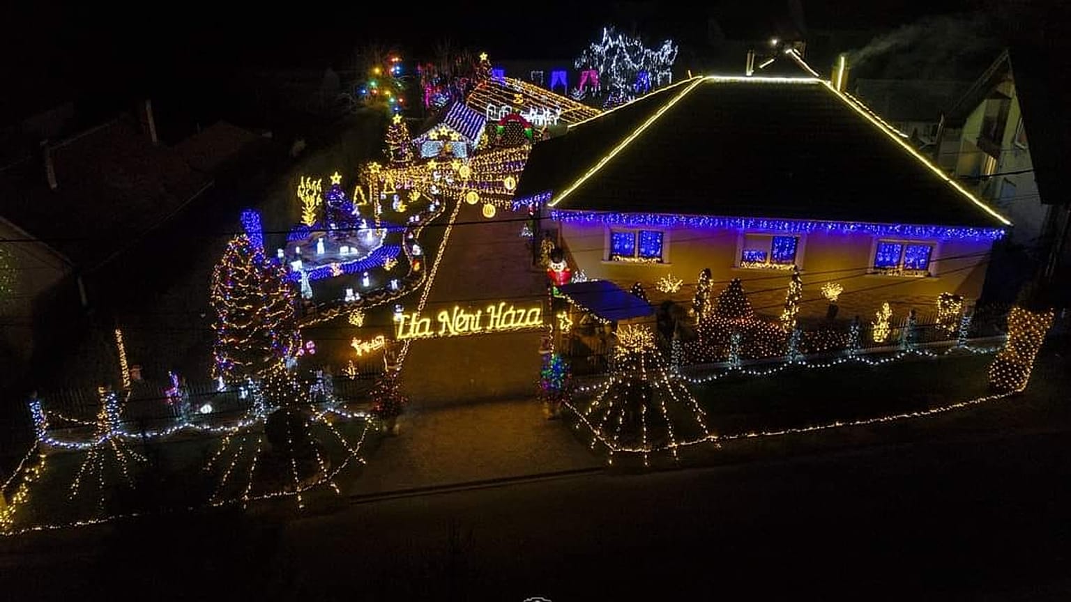 Auntie Eta's Hungarian Christmas Wonderland