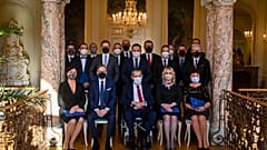 Die neue Regierung präsentiert sich auf Schloss Lany bei Prag